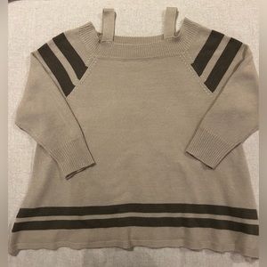 ‼️CLEARANCE‼️‼️ Cold shoulder sweater